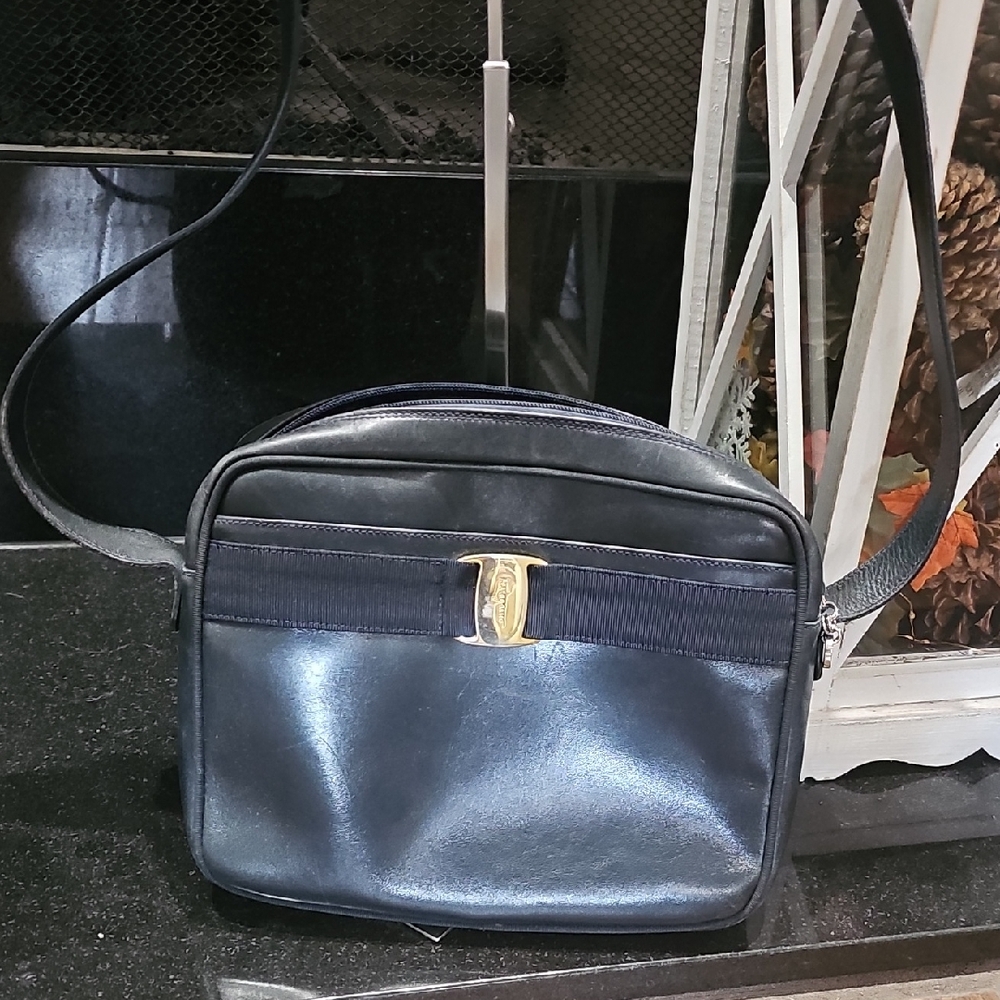Salvatore Ferragamo Vara Vintage Deeo NAVY Leather Camera Bag Crossbody